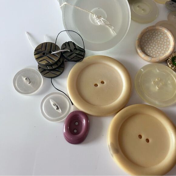 Vintage Buttons Lot - Picture 2 of 5